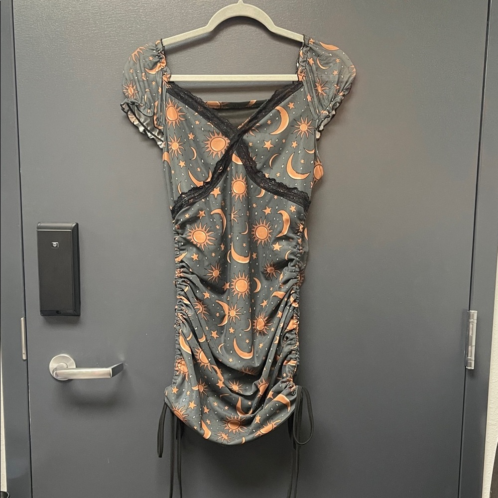 ROMWE Pale Green and Orange Celestial Midi Dress
